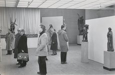 851192 Gezicht op een gedeelte van de vaste tentoonstelling van het Museum van Nieuwe Religieuze Kunst (MNRK), met ...
